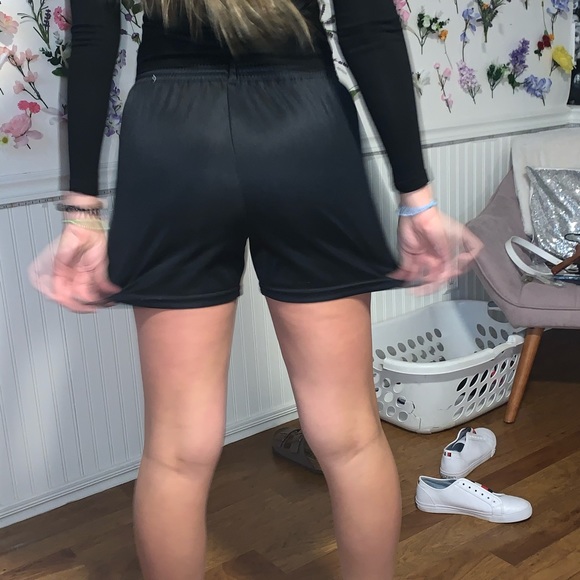 Basketball shorts - Picture 3 of 3